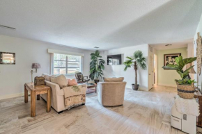 Sunny Crystal River Home with Screened-In Porch